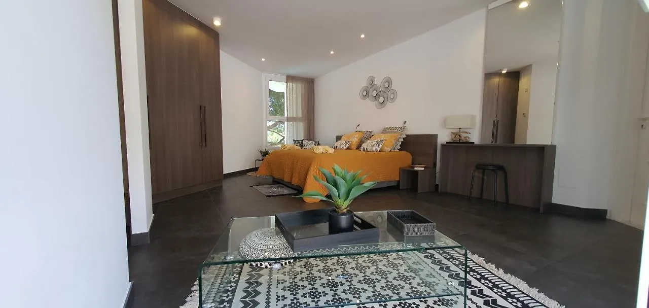 Al Lado Del Mar 