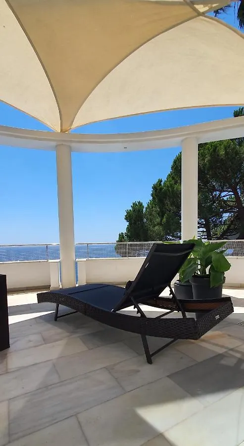 Al Lado Del Mar 